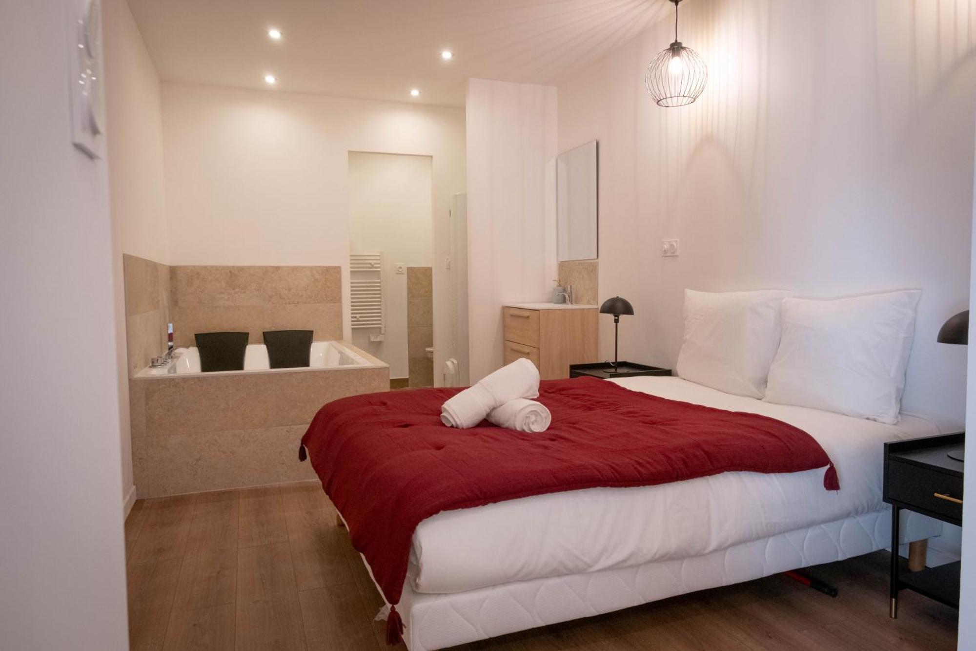 Bibemus Casa Maja - Baignoire Balneo - Parking - Terrasse Apartment Сент Етиен Екстериор снимка