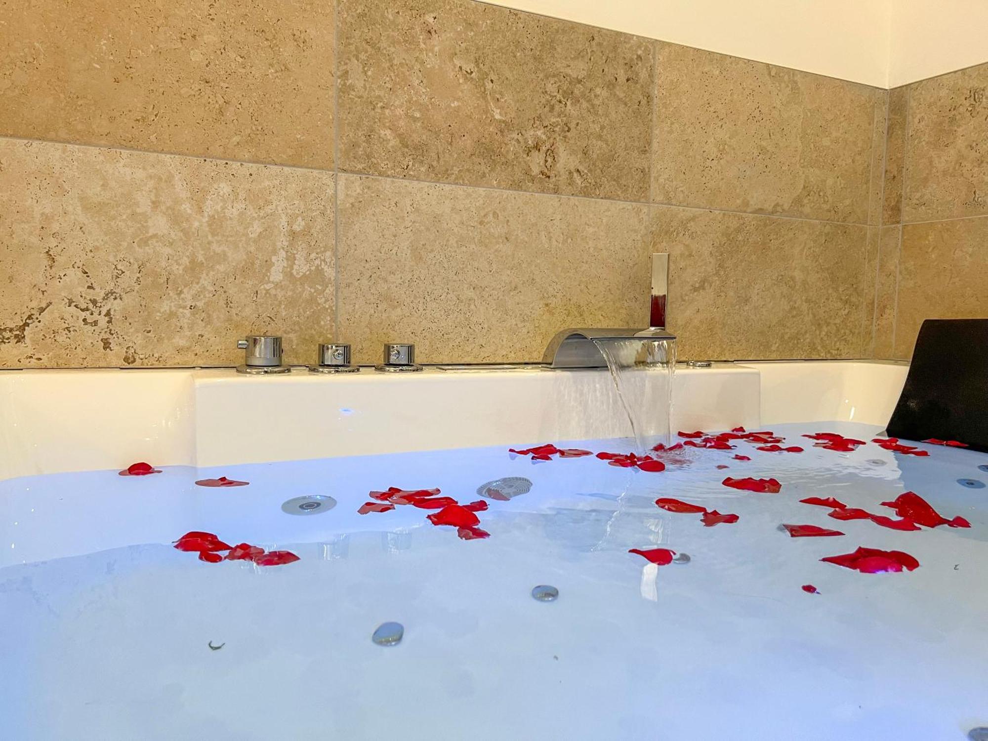 Bibemus Casa Maja - Baignoire Balneo - Parking - Terrasse Apartment Сент Етиен Екстериор снимка