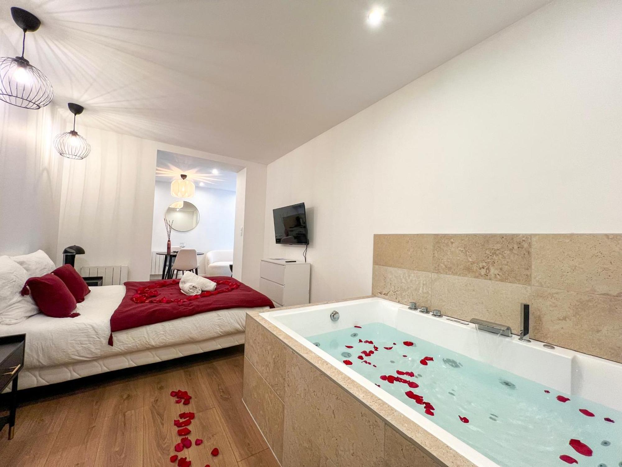 Bibemus Casa Maja - Baignoire Balneo - Parking - Terrasse Apartment Сент Етиен Екстериор снимка