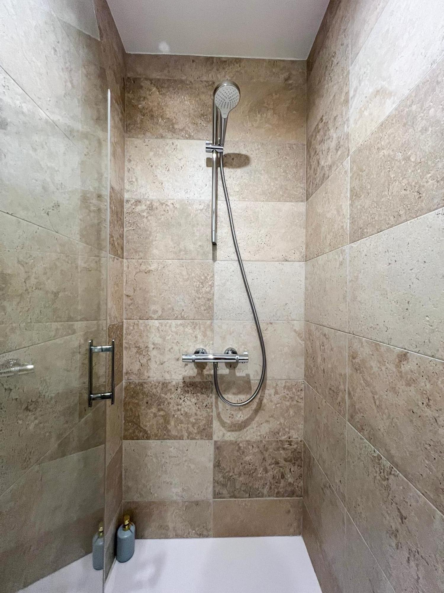 Bibemus Casa Maja - Baignoire Balneo - Parking - Terrasse Apartment Сент Етиен Екстериор снимка
