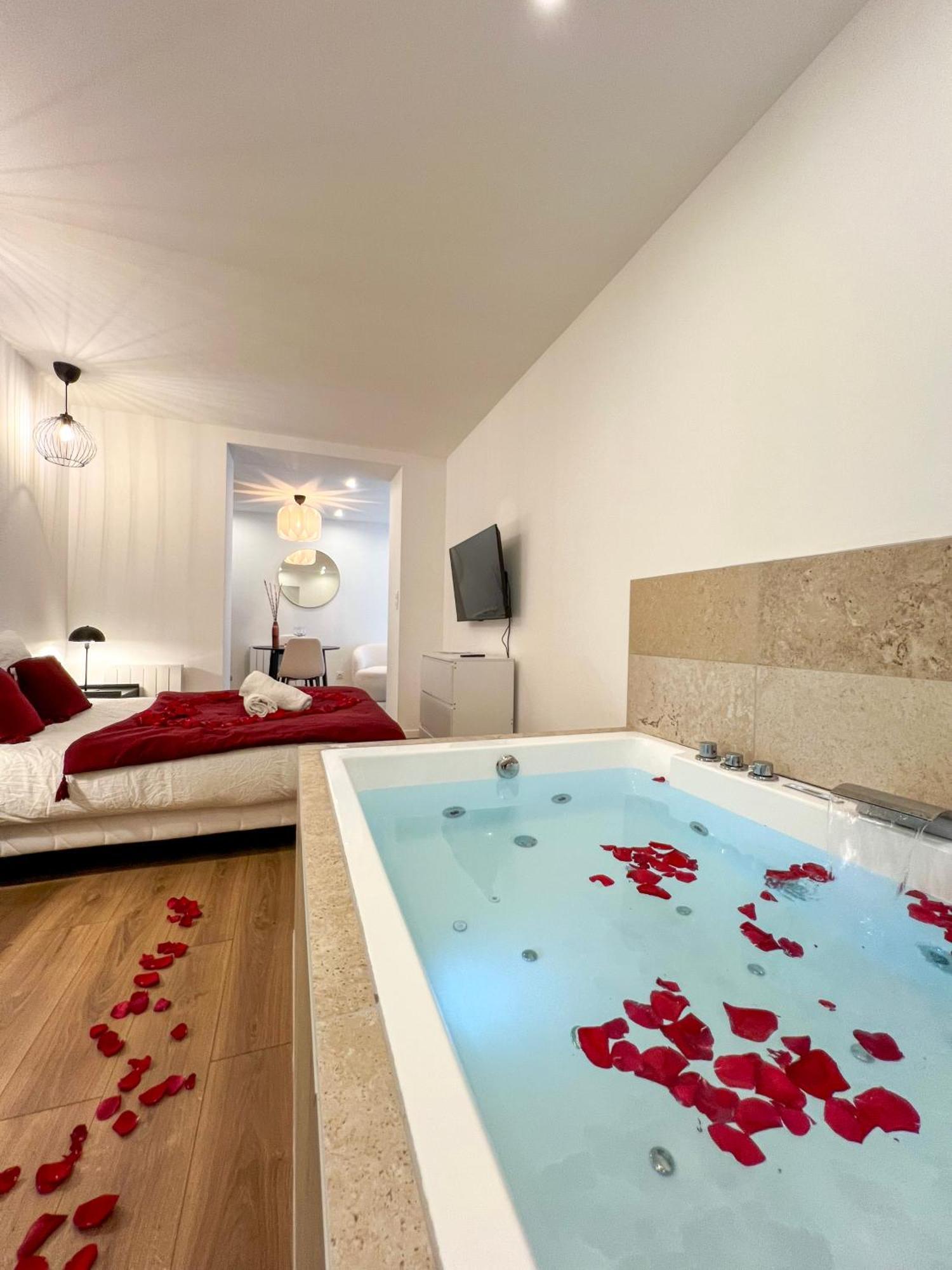 Bibemus Casa Maja - Baignoire Balneo - Parking - Terrasse Apartment Сент Етиен Екстериор снимка