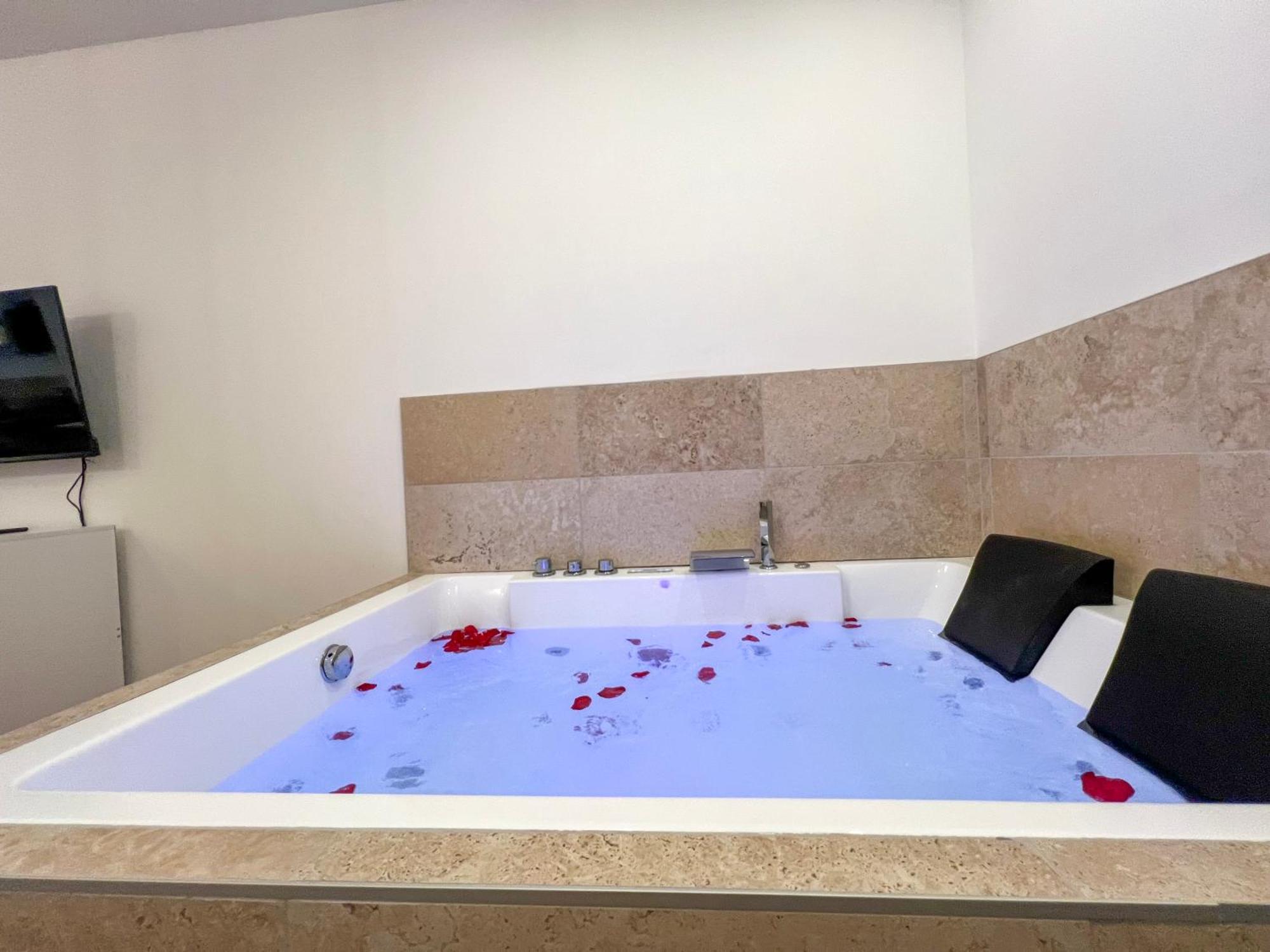 Bibemus Casa Maja - Baignoire Balneo - Parking - Terrasse Apartment Сент Етиен Екстериор снимка